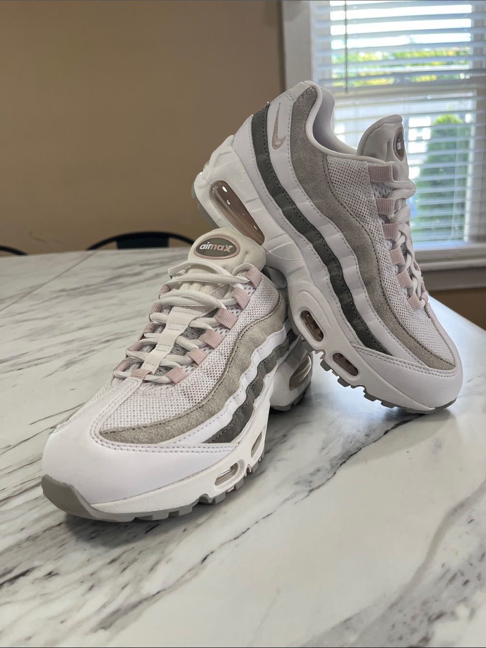 Nike Air Max 95 Women’s Sneakers — White & Light Pink